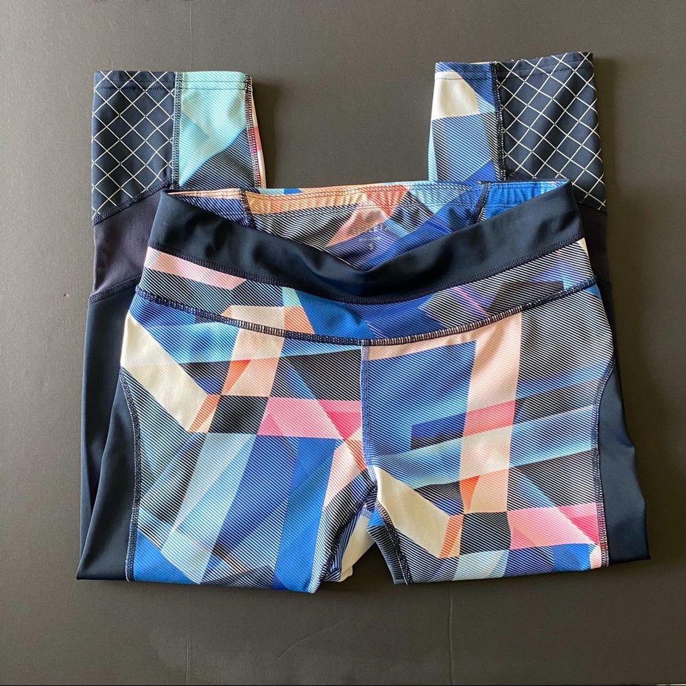 Athleta Cropped Geo-Prints Legging Size S